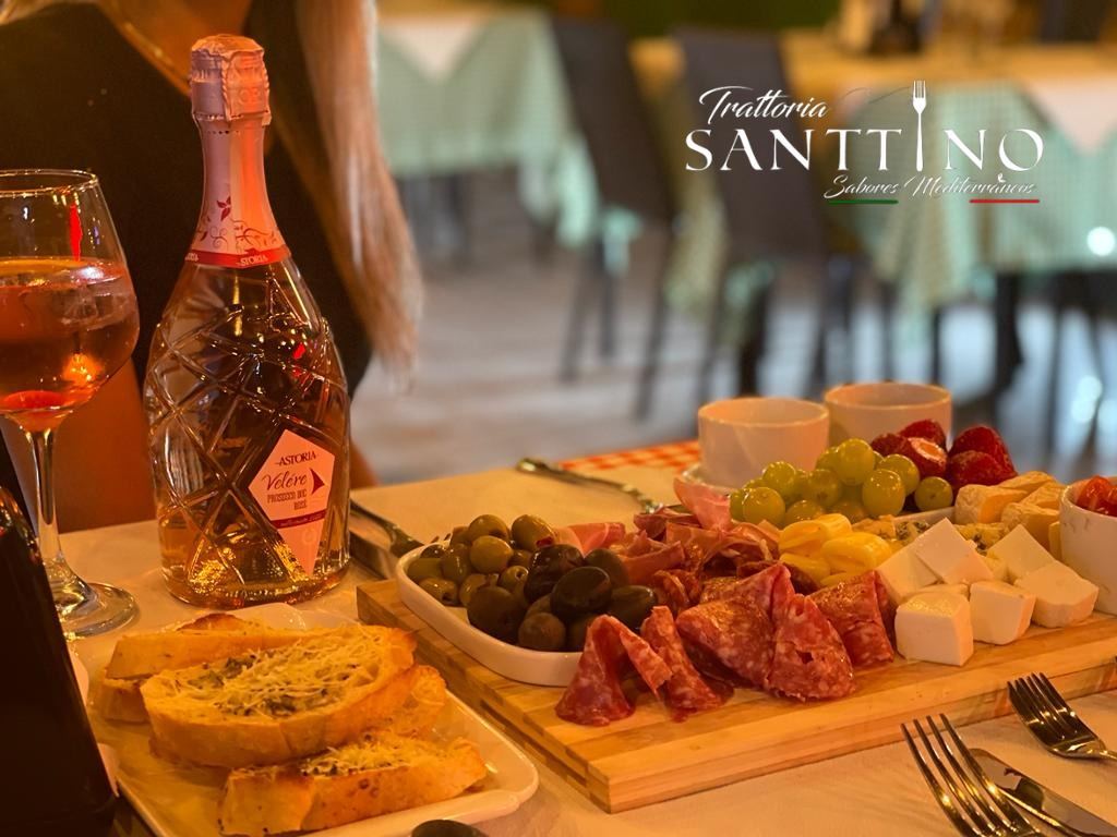 Tabla de antipasti con prosecco